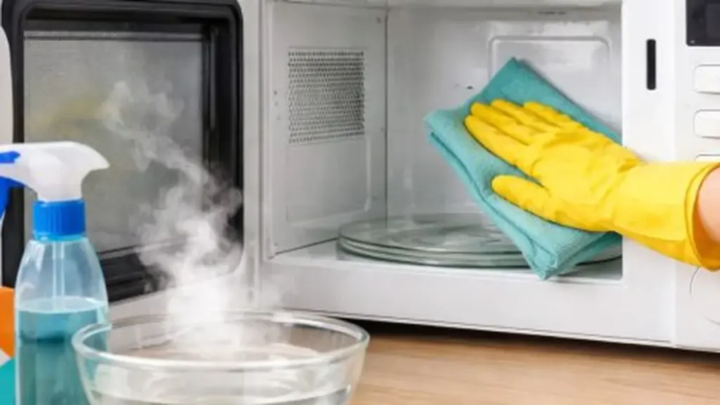 Mikrowelle in 5 Minuten wie neu – dieser simple Trick verblüfft