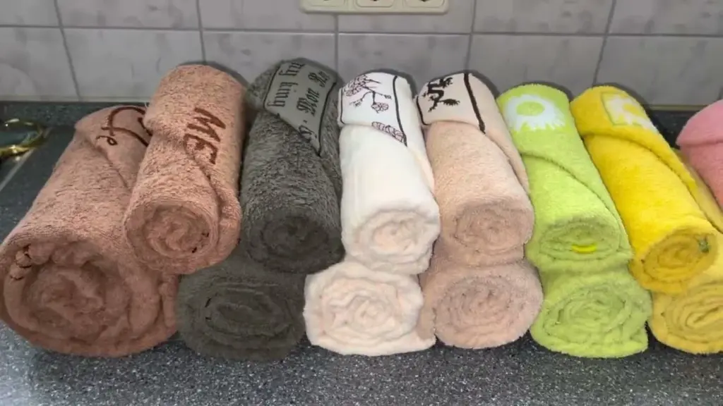 2 Löffel in die Waschmaschine: Harte Handtücher werden wieder weich